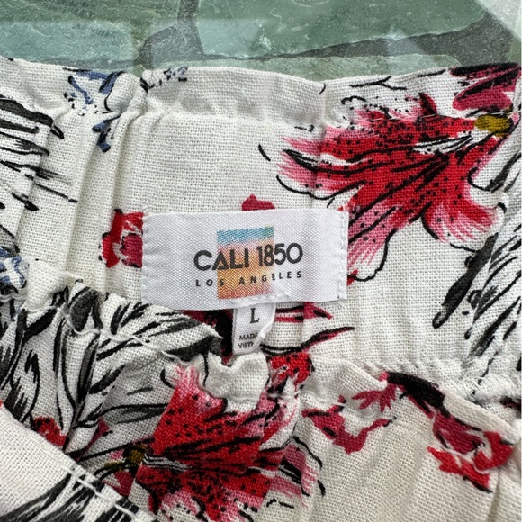 Women’s size large Cali 1850 Linen Shorts with self tie belt - Picture 2 of 3